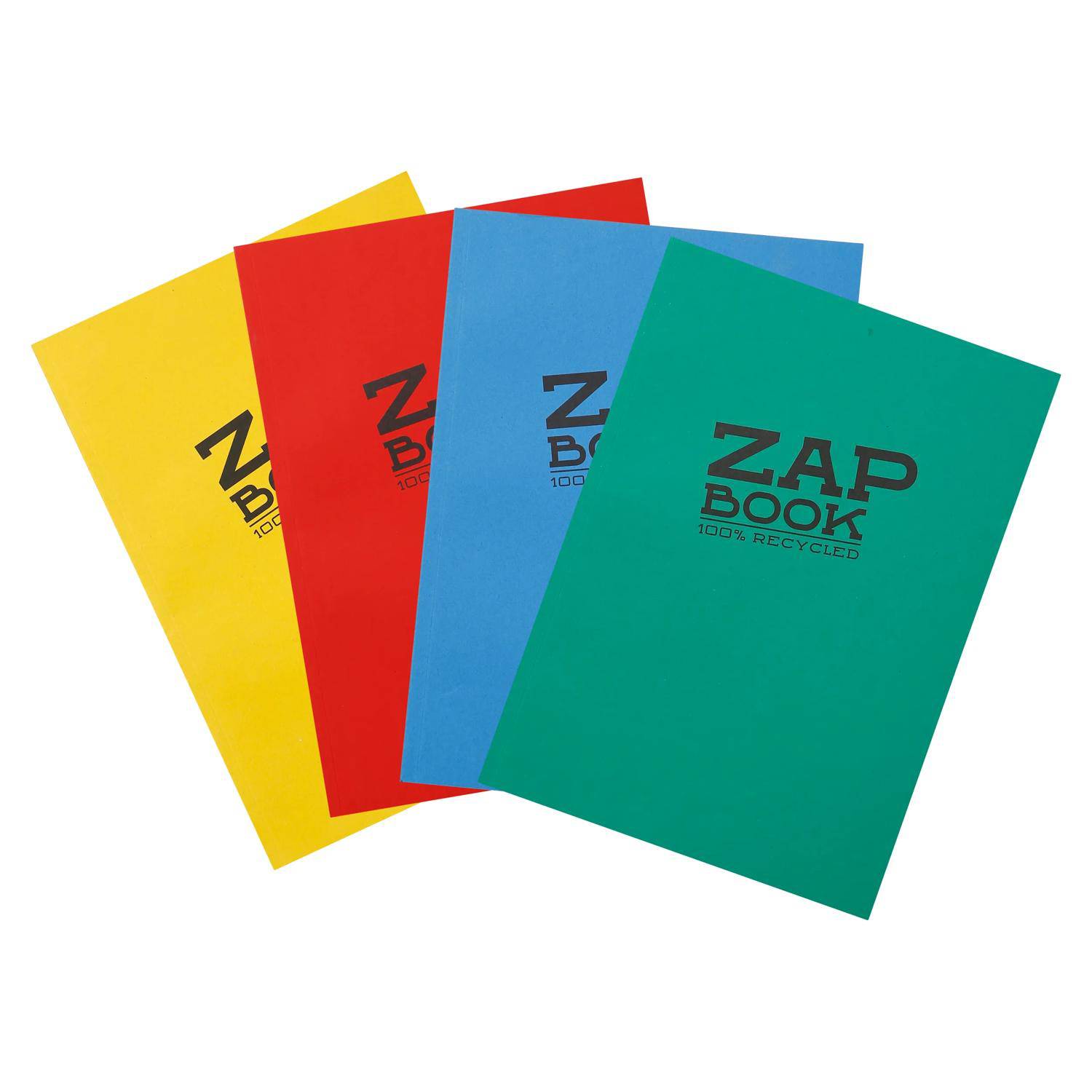 Vier bunte recycelte Notizbücher, aufgefächert auf weißem Hintergrund: gelbe, rote, blaue und grüne Umschläge mit der Aufschrift „ZAP BOOK"