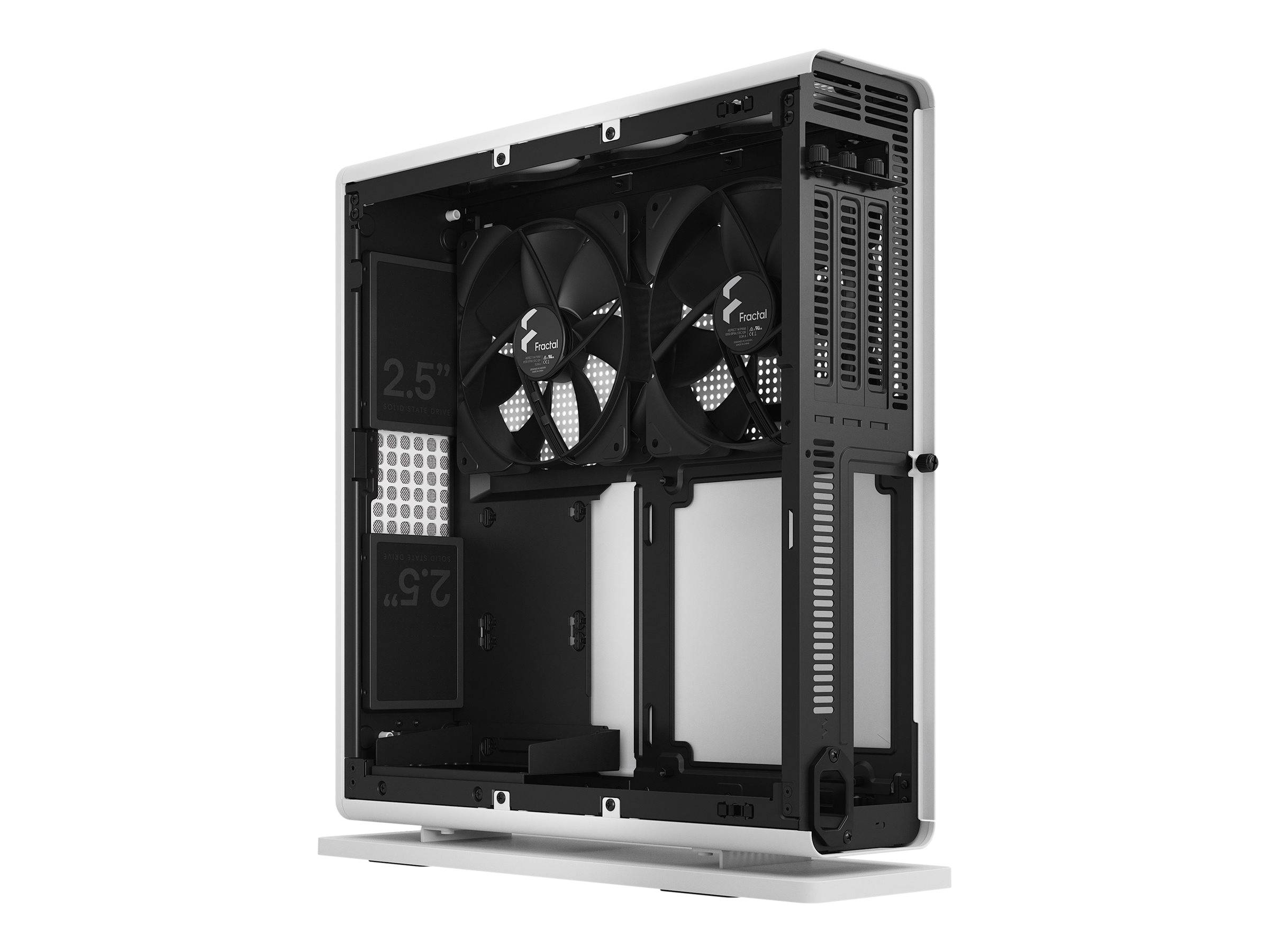 Offenes schwarzes Desktop-PC-Gehäuse mit zwei vorderen Lüftern, Laufwerkschächten und einem seitlichen Mesh-Panel, auf weißem Hintergrund dargestellt.