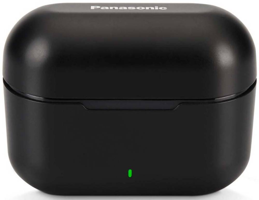 Schwarze Panasonic-Wireless-Earphones-Hülle mit geschlossenem Deckel und einer kleinen grünen Leuchtanzeige an der Vorderseite.