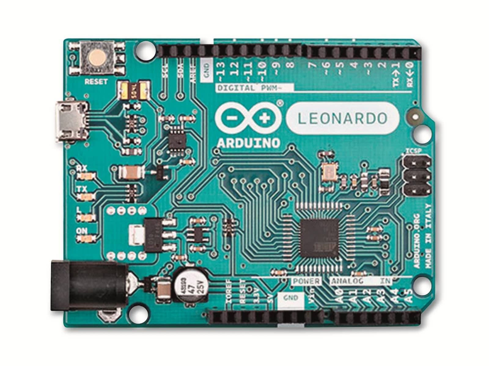Ein Arduino Leonardo-Mikrocontroller-Board mit sichtbaren Schaltkreisen, Beschriftungen und Konnektivitätsanschlüssen.