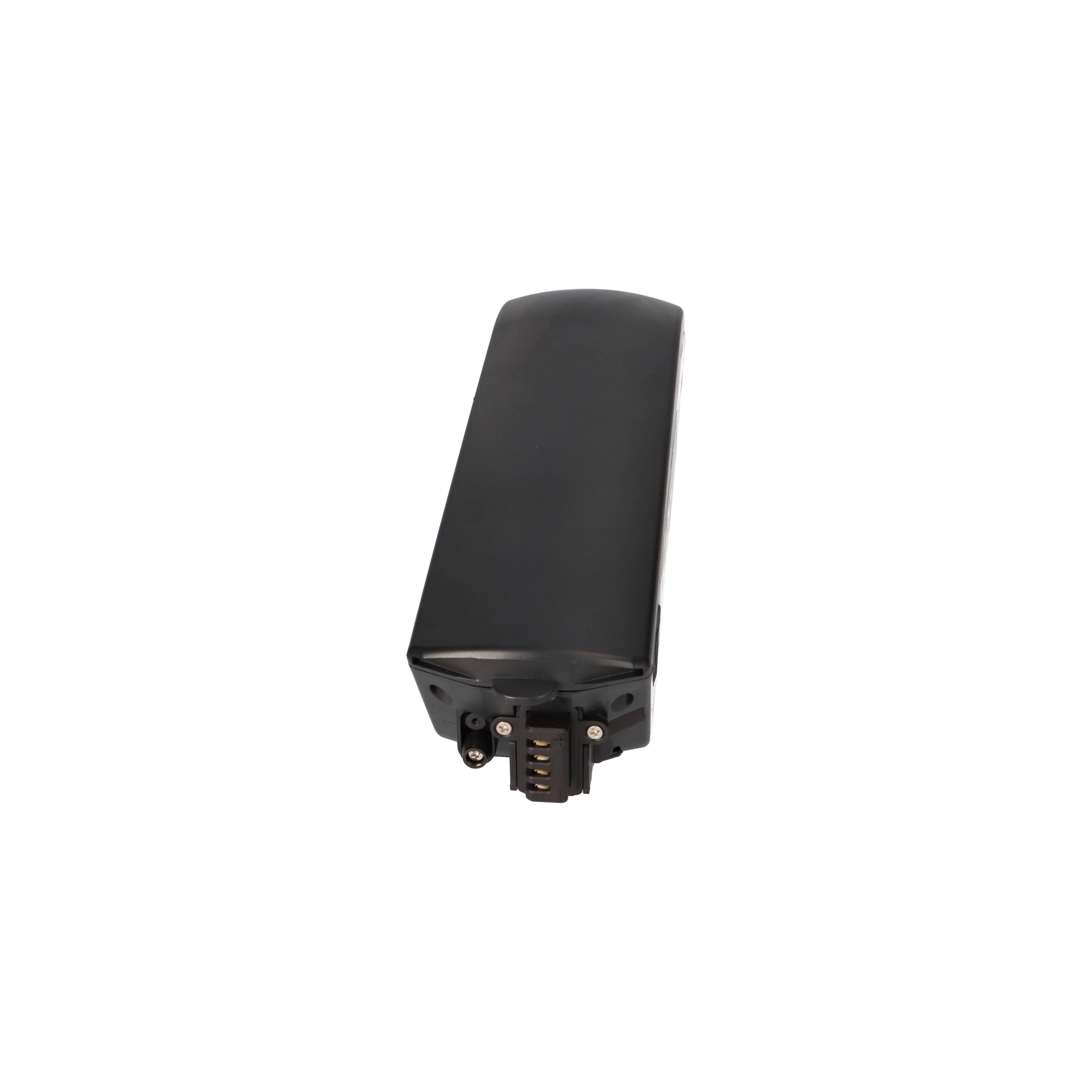 Schwarzes rechteckiges elektronisches Modul oder Sensor mit Steckerhalterung, isoliert auf weißem Hintergrund.