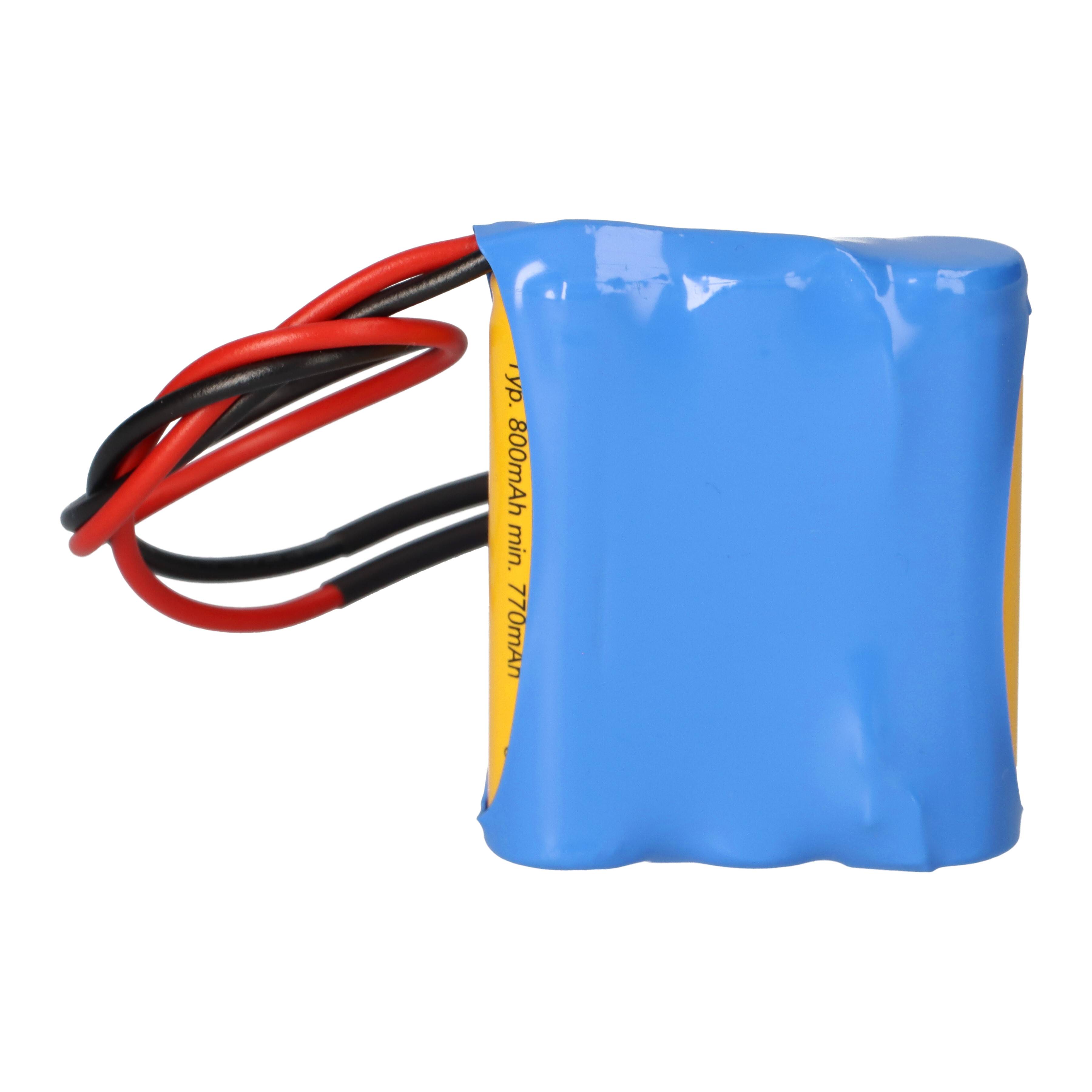 Blau verpacktes wiederaufladbares Batteriepaket mit angeschlossenen roten und schwarzen Drähten auf weißem Hintergrund.