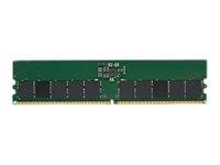 Ein grünes Computer-RAM-Speichermodul mit schwarzen Speicherchips auf weißem Hintergrund.