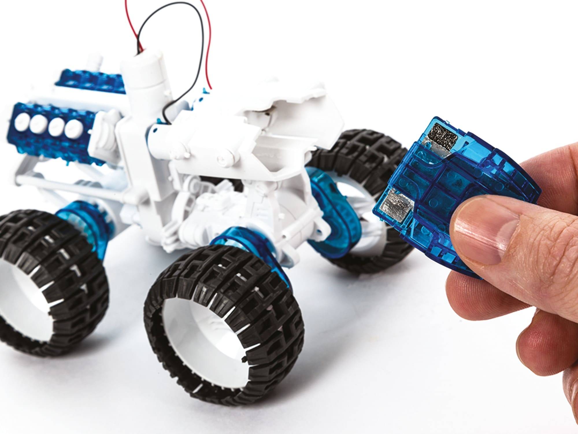 VELLEMAN Geländewagen mit Salzwasser-Brennstoffzelle KSR22