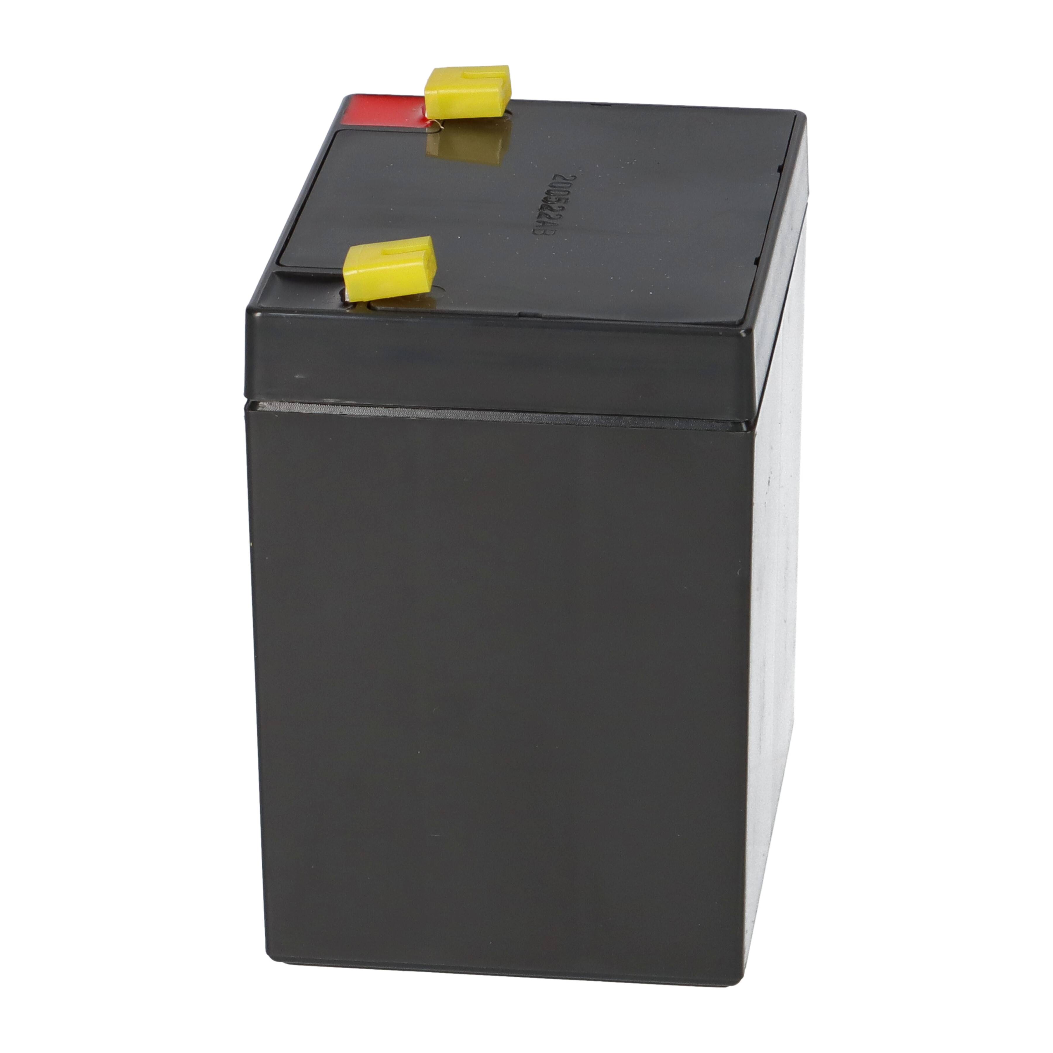 Schwarze rechteckige Batterie mit zwei gelben Anschlüssen oben, freigestellt auf weißem Hintergrund dargestellt.