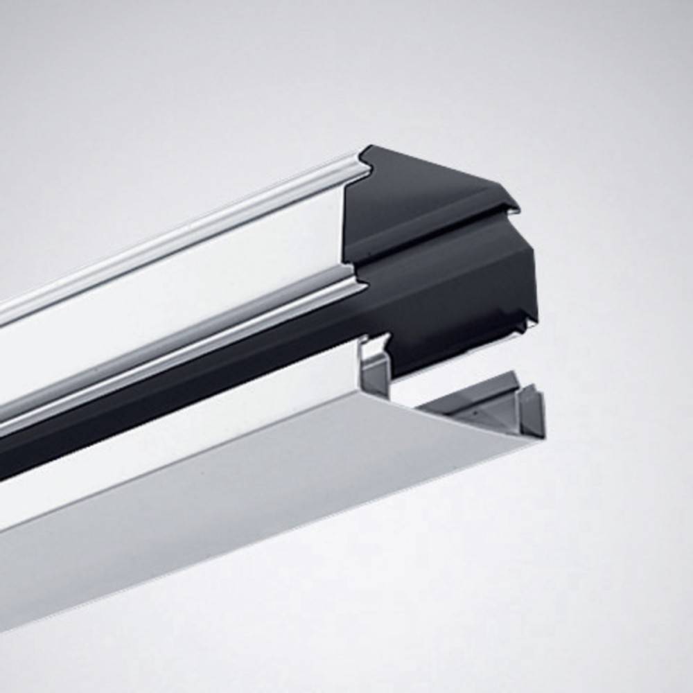 Eine elegante, minimalistische lineare LED-Leuchte in silber-schwarzer Ausführung, konzipiert für moderne Innenräume und effiziente Beleuchtung.