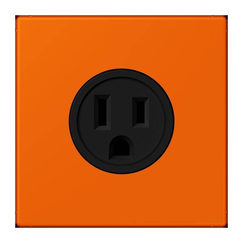 Eine orangefarbene Steckdose mit einem traurigen Gesichtsdesign, die zwei vertikale Stifte und einen runden Mund aufweist.