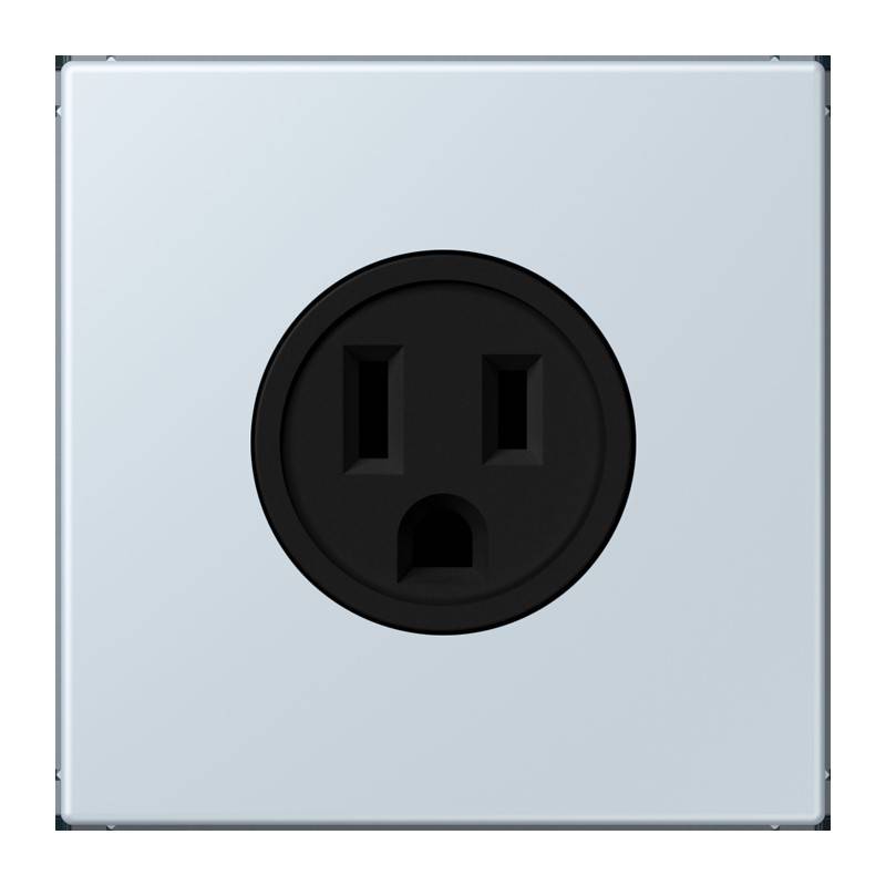 Eine wandmontierte elektrische Steckdose mit zwei vertikalen Schlitzen und einem runden Erdungsloch in einem metallischen Deckel, der einem überraschten Gesicht ähnelt.