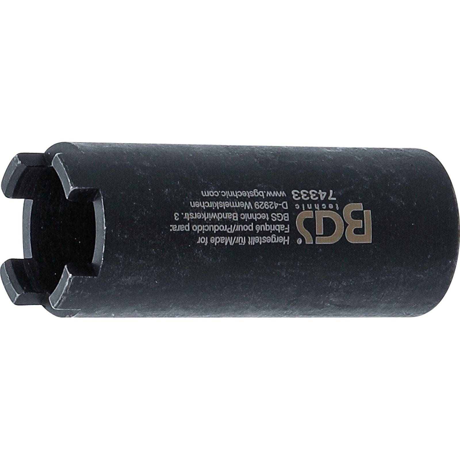 Ein dunkles BGS-Werkzeug mit der Markierung '7433' und vier Einkerbungen, höchstwahrscheinlich ein spezieller Einsatz für einen bestimmten Zweck, vor einem einfarbigen Hintergrund.