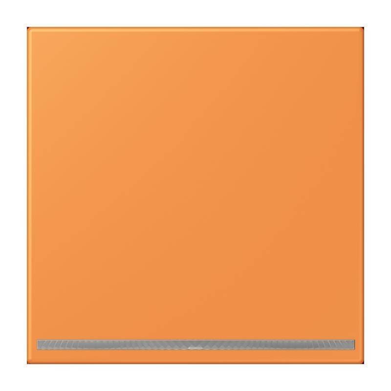 Orange quadratische Fliese mit einem Metallstreifen nahe dem unteren Rand.