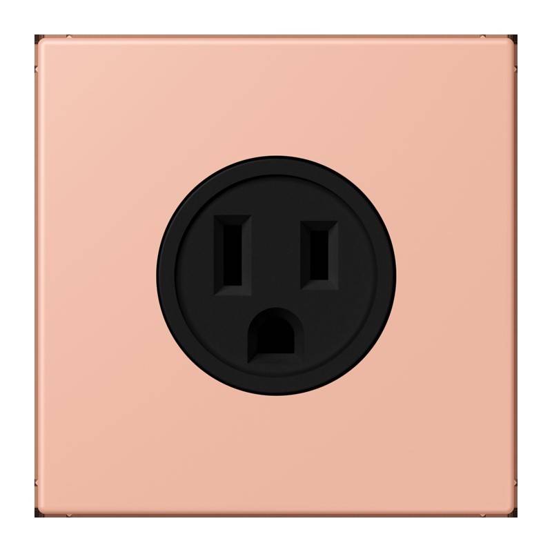 Ein Nahaufnahme eines schwarzen Stromsteckers auf einem pinkfarbenen quadratischen Hintergrund.