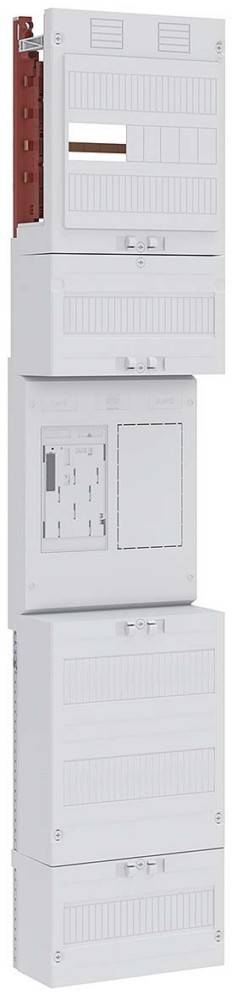 Eine offene Elektrotafel mit Schlitzen und einer Aussparung für eine Abdeckung, an einer weißen Wand montiert.