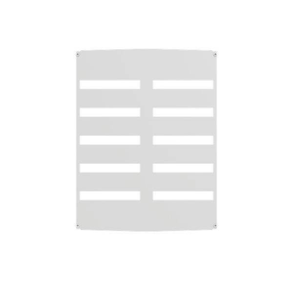 Metallplatte mit mehreren rechteckigen Schlitzen, die in drei Reihen angeordnet sind.