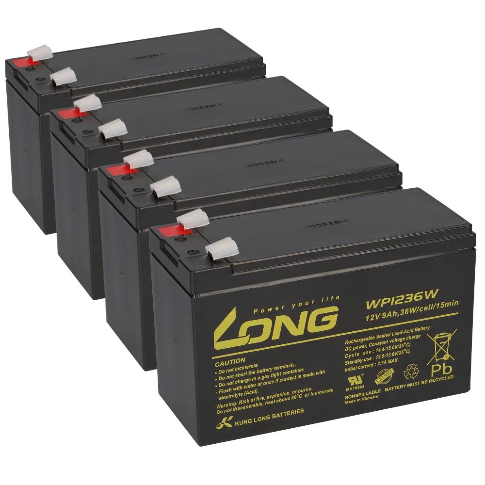 Vier gestapelte schwarze wiederaufladbare Batterien mit roten und weißen Anschlüssen, beschriftet mit „LONG
