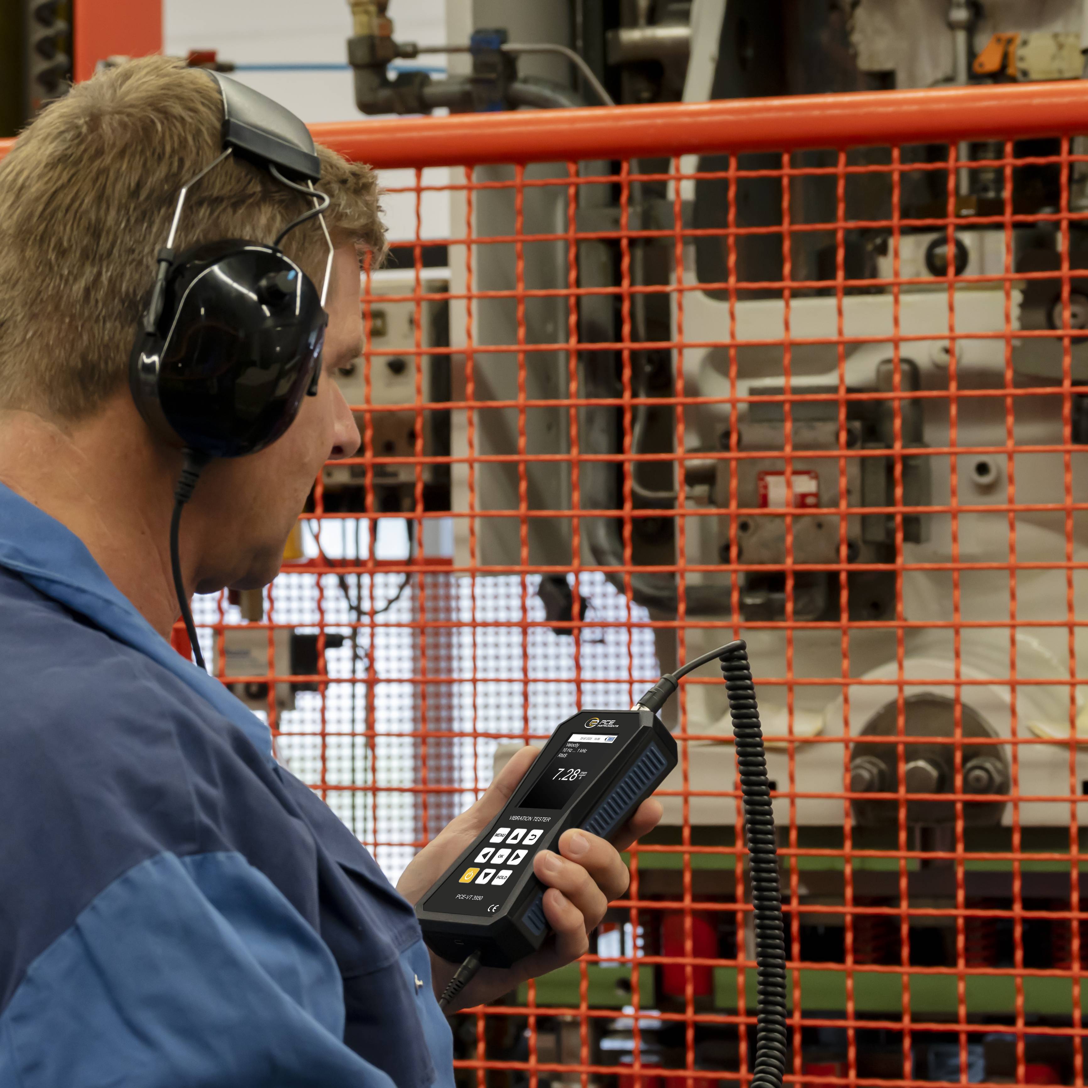 PCE Instruments Schwingungsmesser PCE-VT 3950 inkl. Kopfhörer |Drehzahl 600..50000 RPM |0,0..399,9 m/s² |FFT-Analyse