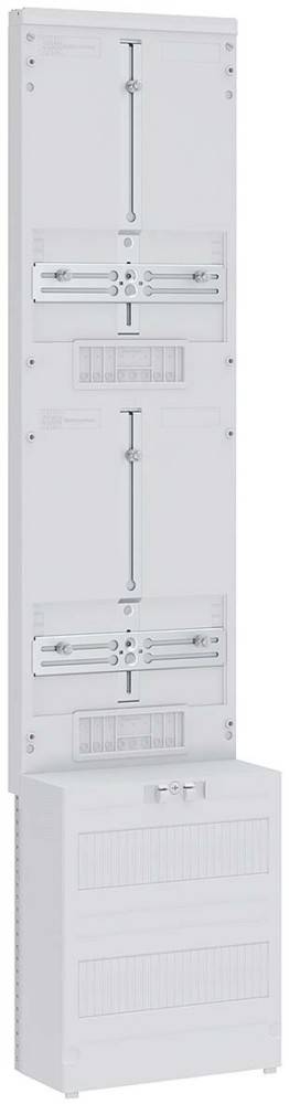 Eine weiße, vertikale Wandhalterung mit verstellbaren Schienen und Schlitzen, die entwickelt wurde, um elektronische oder Sicherheitsgeräte sicher zu befestigen.