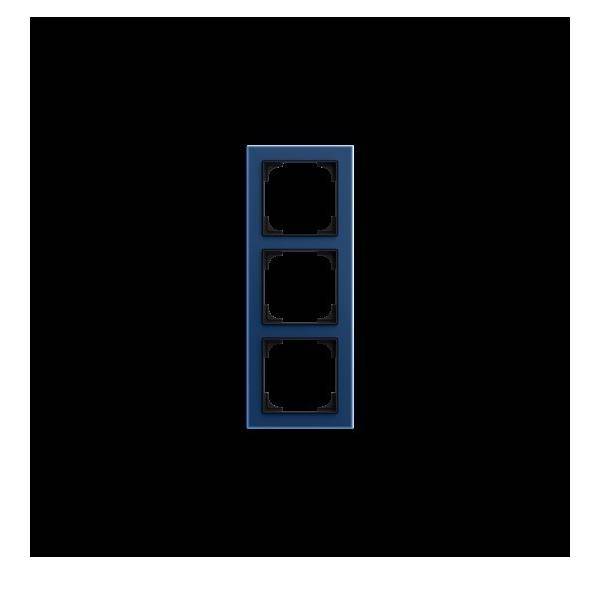 Eine vertikale Abfolge von drei leeren Fotorahmen auf einem schwarzen Hintergrund.