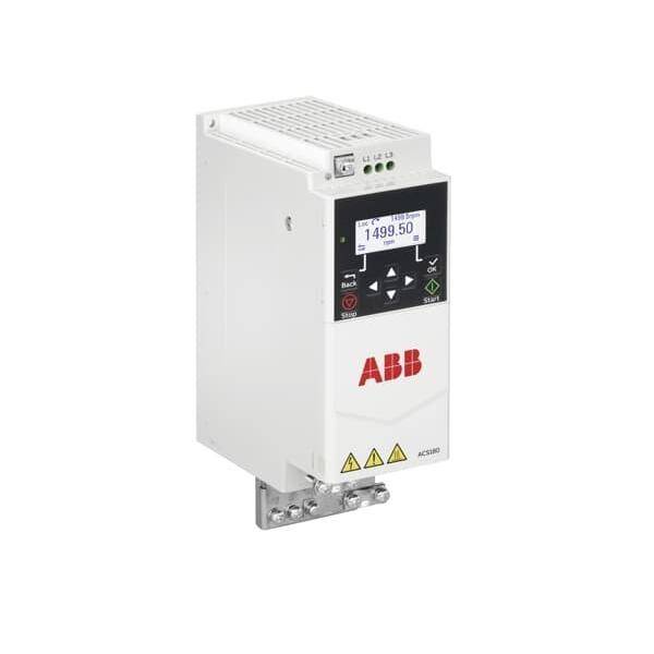 Ein weißer ABB-Industriemotor-Antrieb mit einer digitalen Anzeige, die '1499.50' zeigt, Bedienungstasten und Warnsymbolen auf dem Gehäuse.