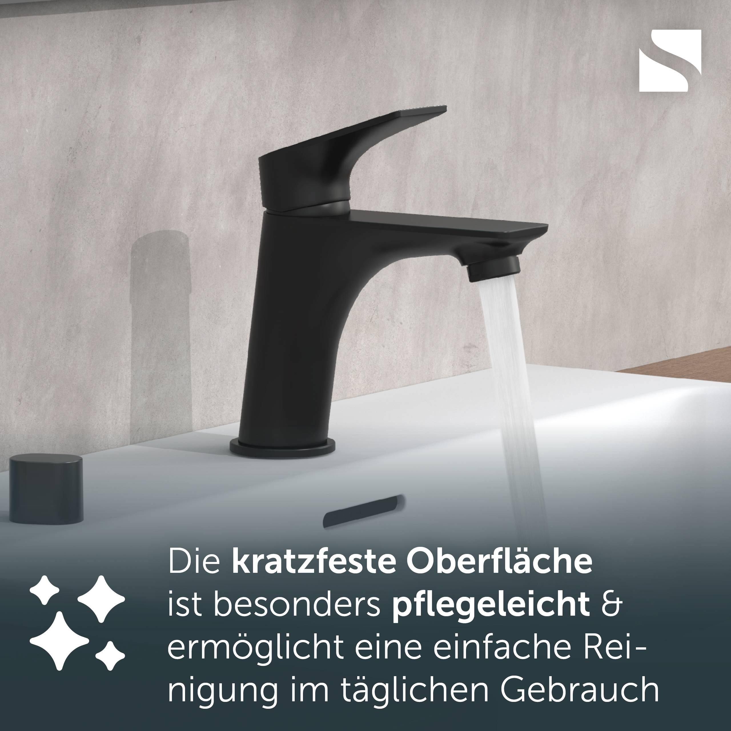 Schwarzer matter Badezimmerhahn mit Wasser, das in das Waschbecken läuft; deutscher Text besagt, dass die kratzerbeständige Oberfläche leicht zu reinigen ist für den täglichen Gebrauch.