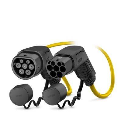 Zwei gelbe Elektrofahrzeug-Ladekabel mit Steckerverbindern, mit mehreren Kontaktstiften für sichere Verbindungen.