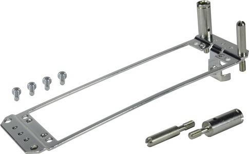 Zwei Metallhalterungen und drei Schrauben, wobei eine Halterung einem Rahmen ähnelt, wahrscheinlich zur Montage oder Befestigung von Hardware verwendet.