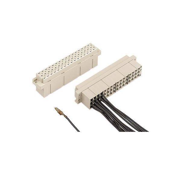 Zwei weiße elektrische Anschlüsse, einer mit angeschlossenen schwarzen Kabeln, und ein loses Steckverbinderelement in der Nähe.