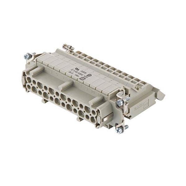 Ein beiger industrieller elektrischer Verbindungskomponent mit mehreren Anschlusspunkten und Befestigungsschrauben, verwendet für Verdrahtung und elektrische Verbindungen.
