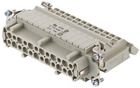 Ein beiger industrieller elektrischer Anschluss mit mehreren Pins und nummerierten Abschnitten, der für sichere elektrische Verbindungen verwendet wird.