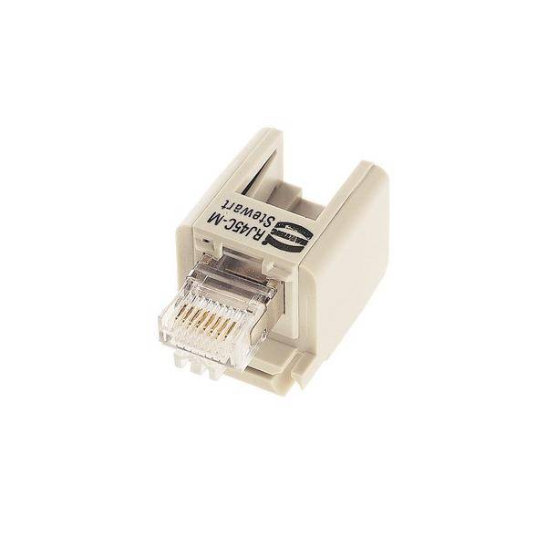 Ein Ethernet-Kabelstecker, der in einen weißen Keystone-Anschluss eingesteckt ist, der üblicherweise für Netzwerk- und Telekommunikationsverbindungen verwendet wird.