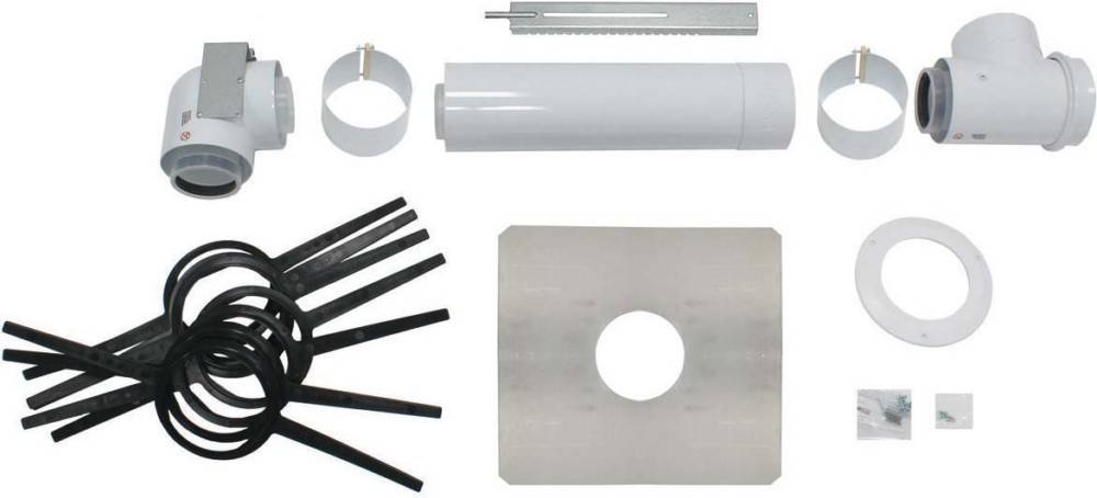Teile eines Zentralstaubsauger-Zubehörkits: Wandmontagehalterung, Rohrleitung, Installationsrohrabschneider, Rohr und Bürstenaufsatz.