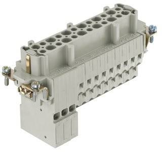 Elektrischer Anschlussblock mit mehreren Anschlussschlitzen, Metallclips und Schraubklemmen, verwendet für sichere elektrische Verbindungen.