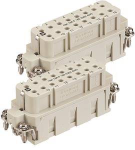 Elektrische Steckverbinder, vertikal gestapelt; jeder Anschluss verfügt über mehrere Pinslots und Befestigungsschrauben.