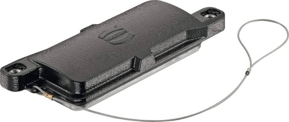 Eine Nahaufnahme eines gusseisernen Pie Irons mit strukturiertem Griff und Verschluss, der zum Kochen über einem Lagerfeuer verwendet wird.