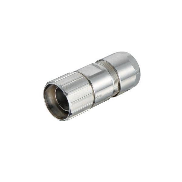 Ein metallischer F-Stecker, der für Koaxialkabel konzipiert ist und in Kabelfernsehen, Satelliten- und Internetverbindungen verwendet wird.
