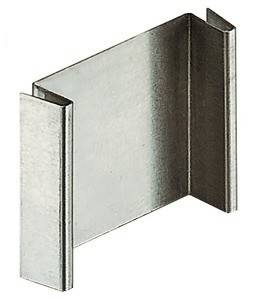 Metallhalterung mit einer flachen Mitte und zwei senkrechten Flanschen, die zur Verbindung oder Unterstützung von Objekten in Bau- oder Montageanwendungen verwendet wird.