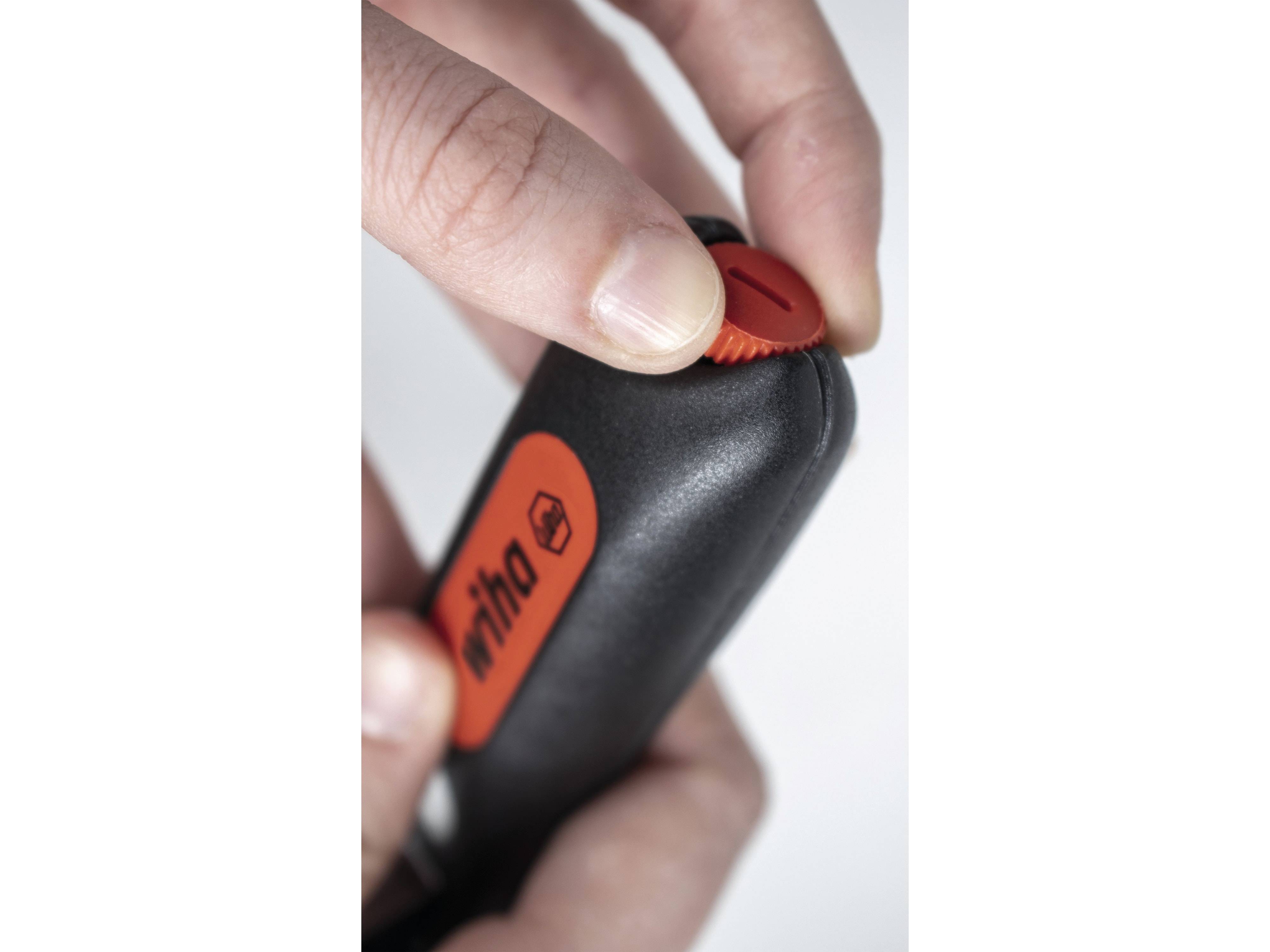 WIHA Abmantelungswerkzeug 44240 mit selbstdrehender Schleppklinge für Rundkabel, 130mm