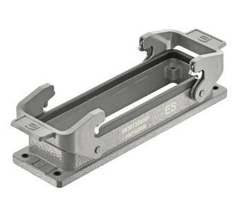 Eine graue, rechteckige Metallmontagehalterung mit der Beschriftung '9430.152014 ES', die zur Befestigung von Ausrüstung dient und Schraubenöffnungen an der Basis aufweist.