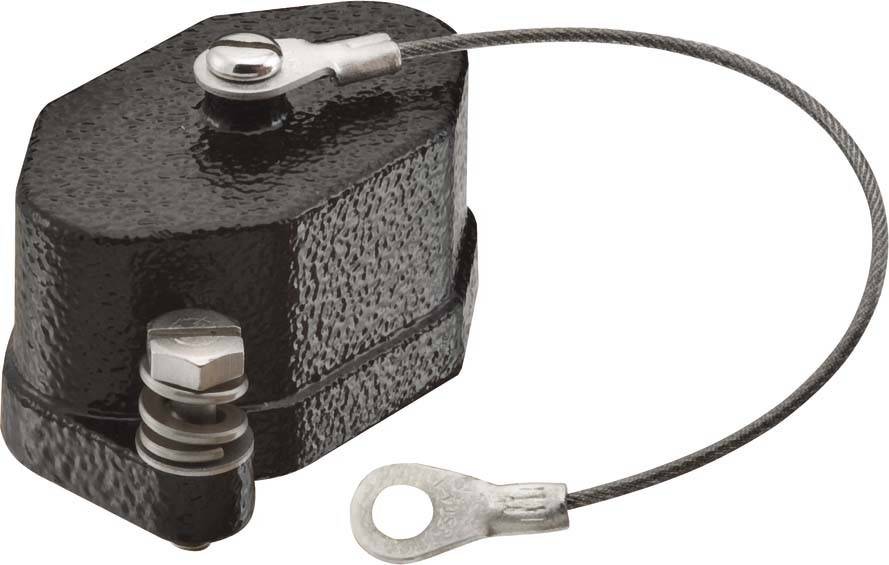 Eine schwarze Metallwinde mit einem Stahlseil, das durch sie hindurchgeführt ist und an einem Ende einen Haken aufweist, die zum Heben oder Ziehen schwerer Gegenstände konzipiert ist.