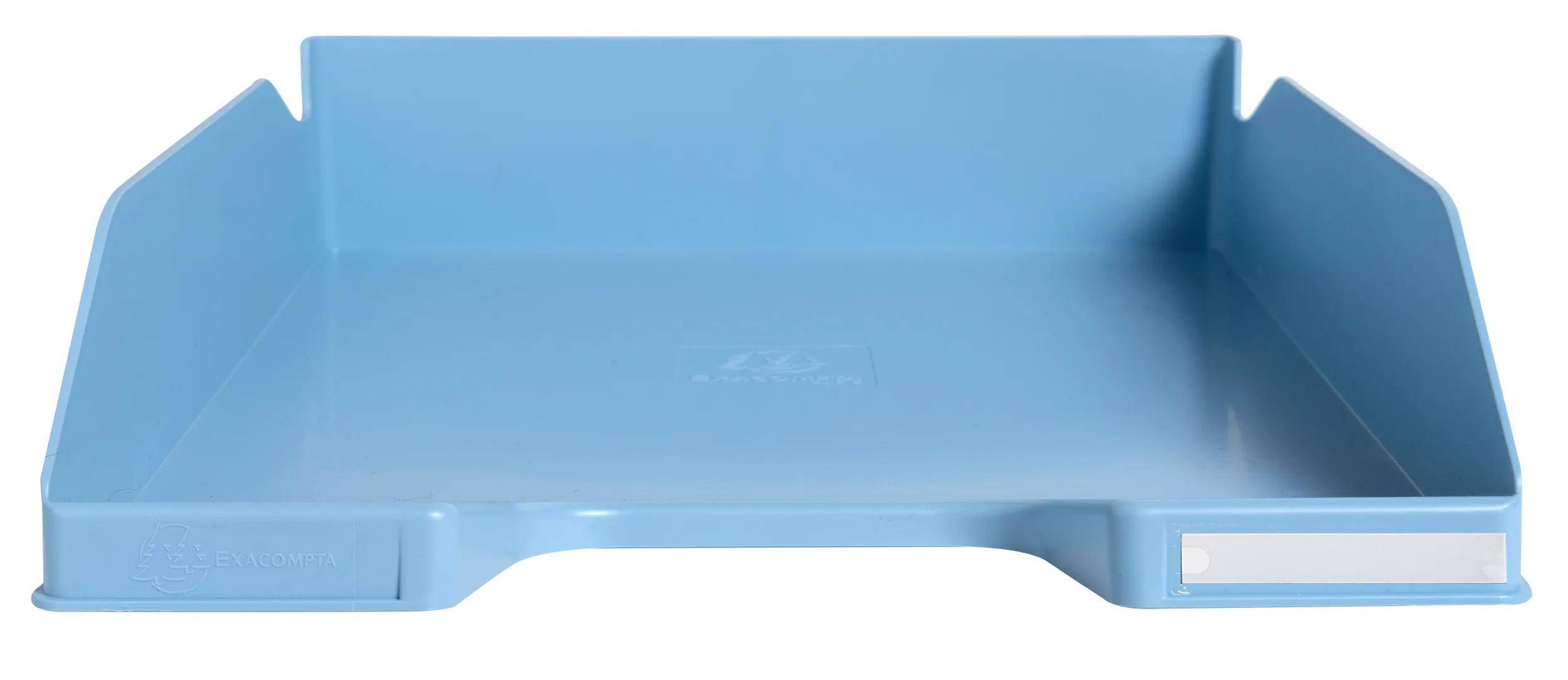 Eine blaue Kunststoffbank mit Rückenlehne und stabilen Beinen. Die Bank ist schlicht mit einer glatten Oberfläche.