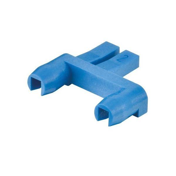 Ein blauer Kunststoff-Kabelverteiler mit T-förmigem Design, der zum Organisieren von Kabeln und zur Verhinderung von Verwicklungen verwendet wird.
