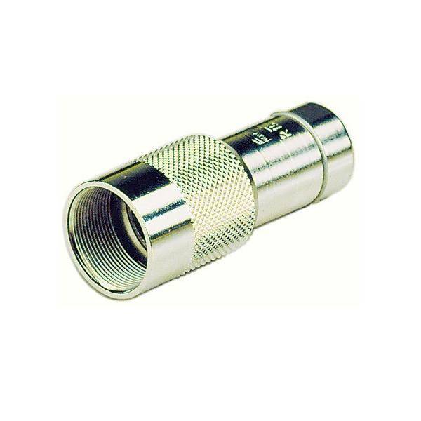 Ein metallischer F-Typ Koaxial-Kabelstecker, der eine Mutter mit Griffstruktur zum Festziehen zeigt. Verwendet beim Anschluss von Kabel-TV oder Internet.