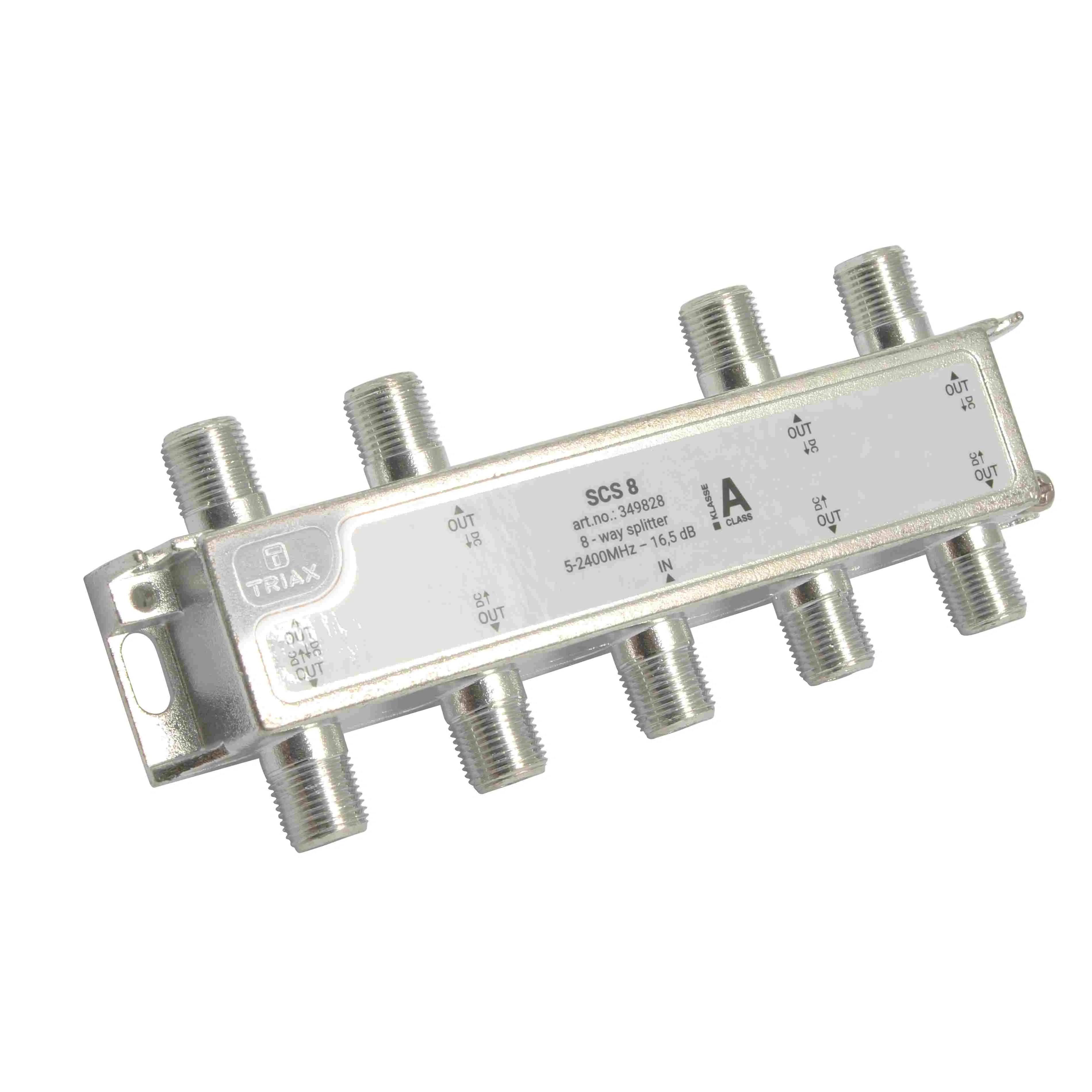 Metallischer koaxialer Kabel-Splitter mit mehreren Gewinde-Anschlüssen, beschriftet mit TRIAX und „SC 8