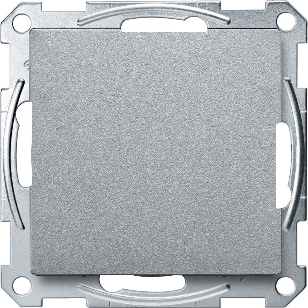 Eine quadratische metallische Wandschalterblende mit Befestigungsbügeln an jeder Seite. Die Oberfläche ist glatt und hat einen matten Finish.
