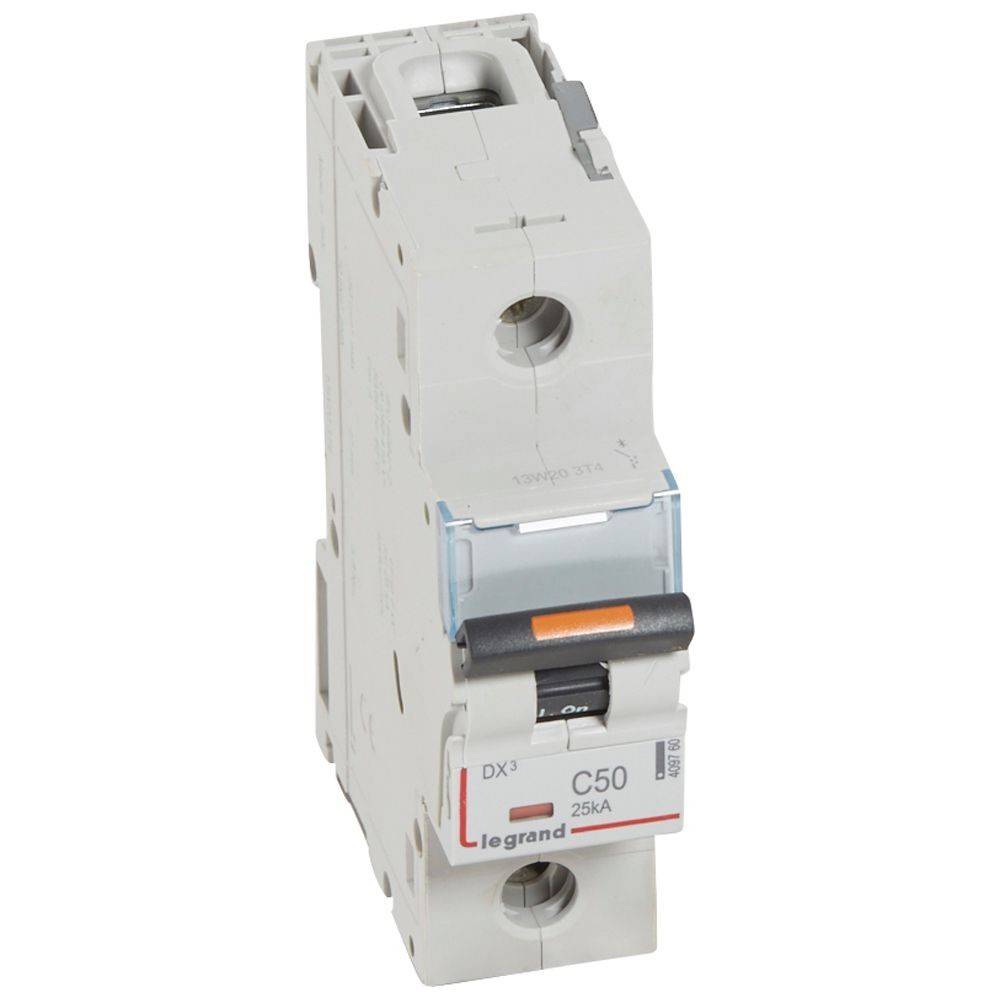 Ein Sicherungsautomat, von der Seite gezeigt, mit der Beschriftung 'Legrand DX3 C50 25A', ausgestattet mit einem Schalter und Anschlusspunkten für die elektrische Installation.