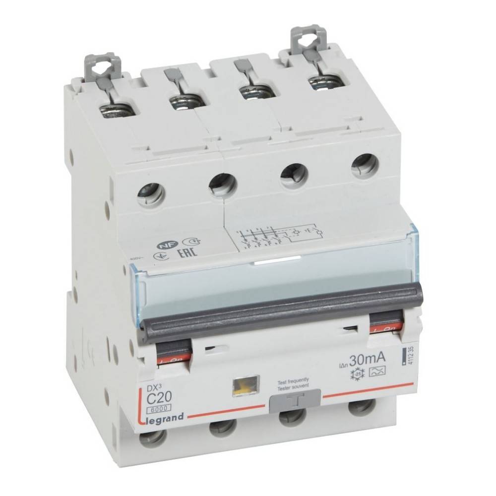Ein 3-Phasen-Schutzschalter mit Beschriftung 'C20 30mA', verwendet für elektrischen Schutz, mit weißem Gehäuse und Ein-/Ausschalter.