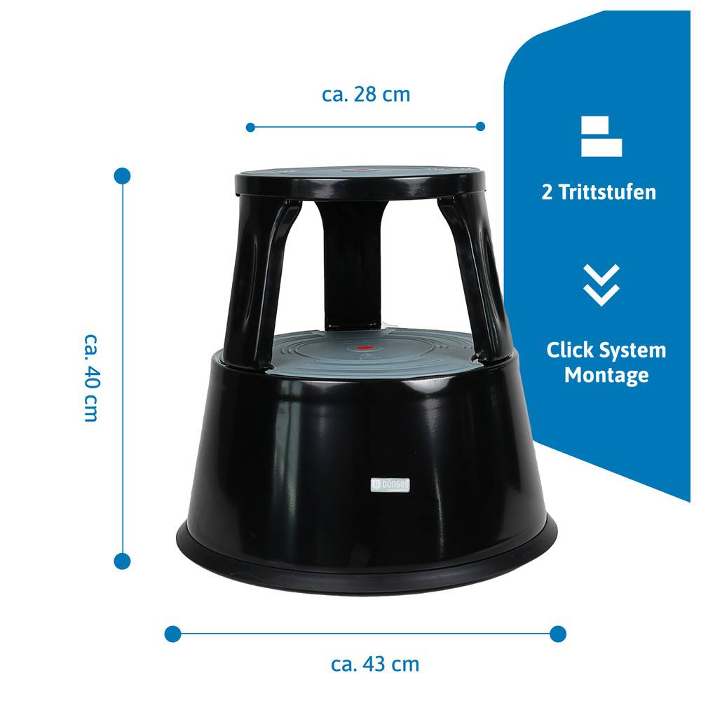Ein schwarzer Tritthocker mit zwei Stufen, ungefähr 40 cm hoch und 43 cm breit, verfügt über ein Klicksystem-Montagesystem.