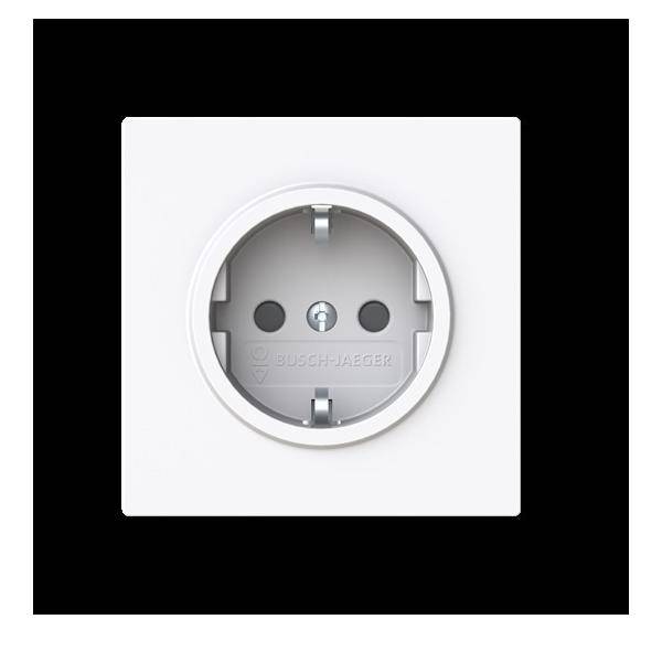 Eine weiße Steckdose auf schwarzem Hintergrund.