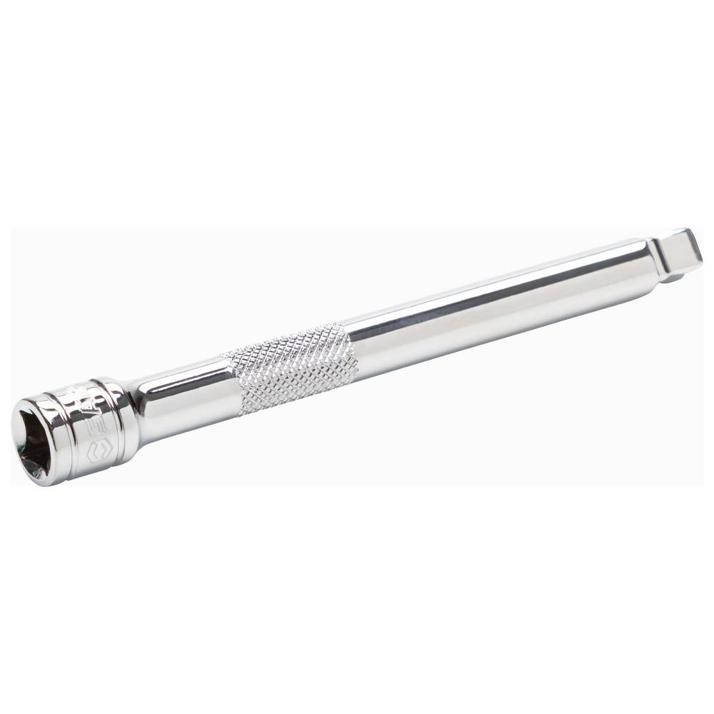 Eine silberfarbene Chromverlängerungsstange mit strukturiertem Griffbereich, verwendet zur Vergrößerung der Reichweite von Steckschlüsseln.