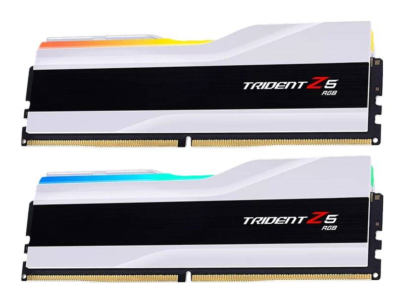 Zwei G.Skill Trident Z5 RGB Desktop-RAM-Module in Weiß, jeweils mit einem schwarzen Mittelband und farbigem oberen Akzent.