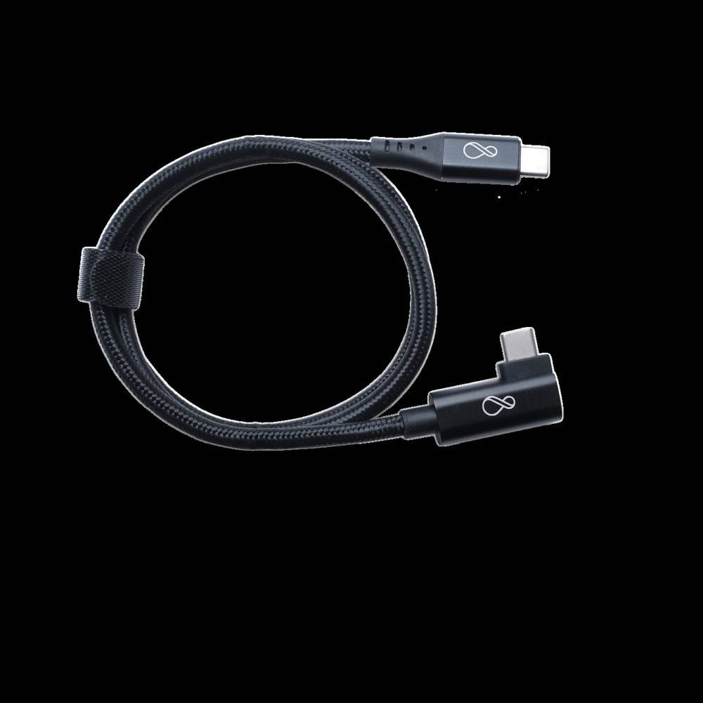 Ein schwarzes USB-C zu Lightning Ladekabel, das ordentlich aufgerollt ist und die Kompatibilität mit Apple-Geräten präsentiert.